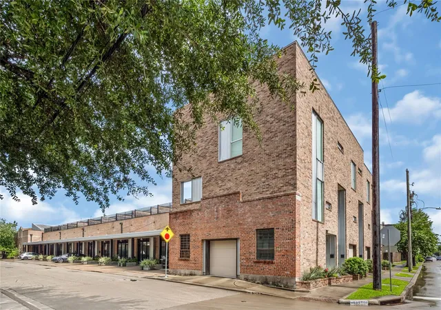 Photo 2 of Condo for sale at 1601 W Webster St #7, Houston, TX 77019 | MLS# 61166399 | Listing updated on 2026-09-13