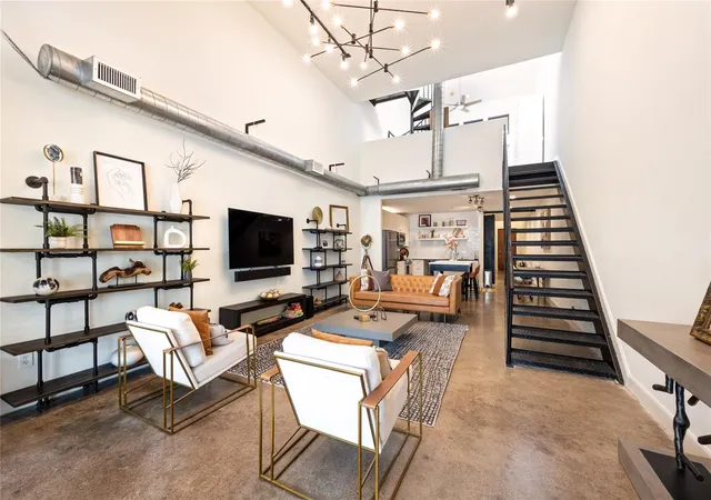 Listing Photo 4 - Condo for sale in building located at 1601 W Webster St, Houston, TX 77019 - Unit #7