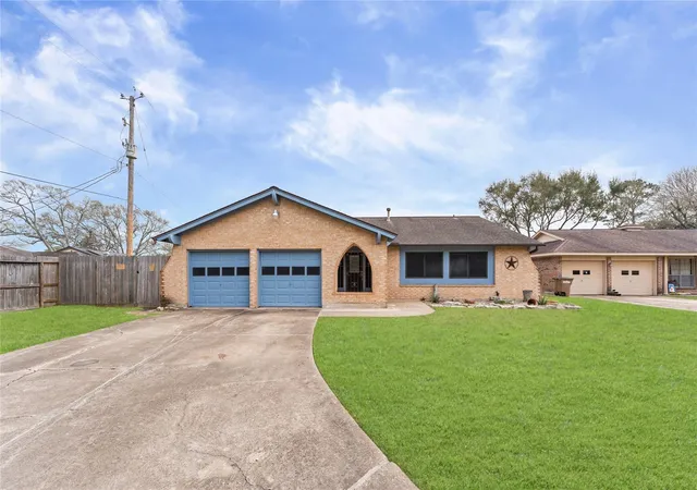 1st image of 4307 Meadow Glenn Dr, Dickinson, TX 77539 | MLS# 44373852