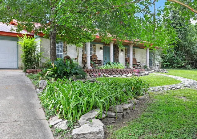 Photo 3 of Sale Pending at 3837 Summer Ln, Huntsville, TX 77340 | MLS# 17399981 | Listing updated on 2026-08-24