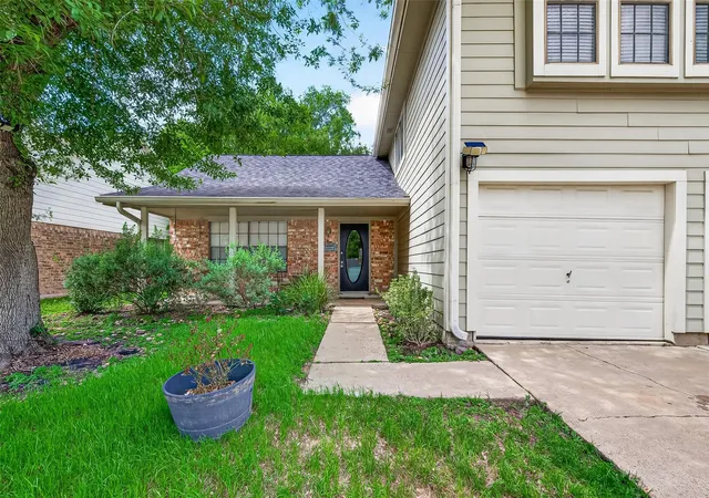 Photo 3 of Single family home for sale at 10414 Green Valley Ln, Houston, TX 77064 | MLS# 27503818 | Listing updated on 2026-08-30