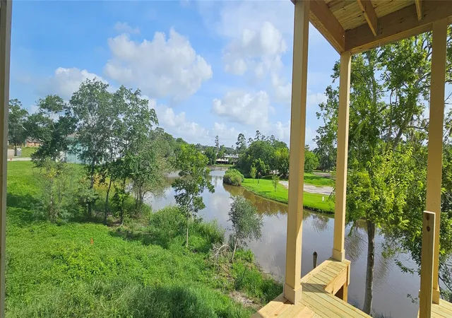 Photo 1 of Single family home for sale at 3905 Peacock Isle Dr, Dickinson, TX 77539 | MLS# 57391064 | Listing updated on 2026-09-17