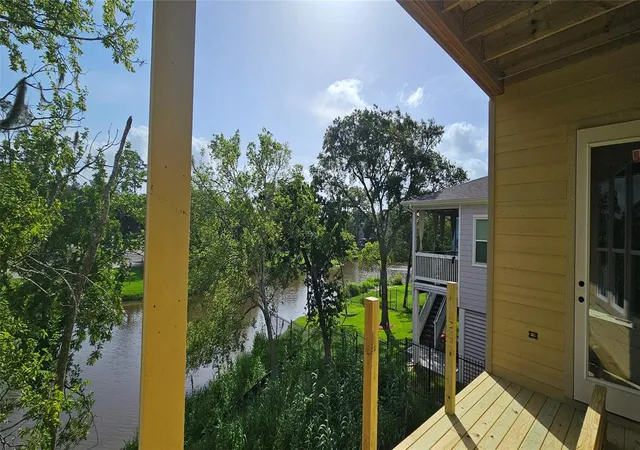 Photo 2 of Single family home for sale at 3905 Peacock Isle Dr, Dickinson, TX 77539 | MLS# 57391064 | Listing updated on 2026-09-17