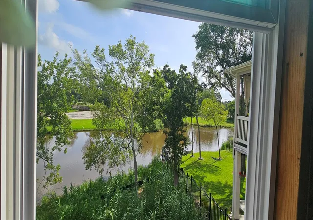 Photo 3 of Single family home for sale at 3905 Peacock Isle Dr, Dickinson, TX 77539 | MLS# 57391064 | Listing updated on 2026-09-17