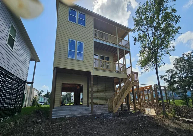 Photo 4 of Single family home for sale at 3905 Peacock Isle Dr, Dickinson, TX 77539 | MLS# 57391064 | Listing updated on 2026-09-27