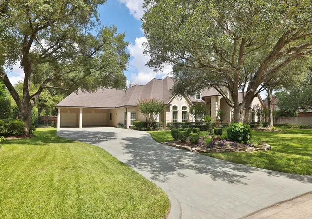 Photo 2 of Single family home for sale at 6610 Radley Dr, Spring, TX 77379 | MLS# 70909704 | Listing updated on 2026-09-20