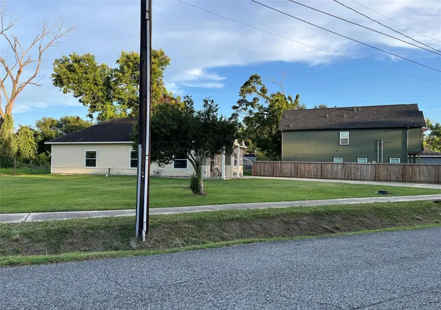 Photo 4 of Sale Pending at 5630 Shreveport Blvd, Houston, TX 77028 | MLS# 21971701 | Listing updated on 2026-09-17