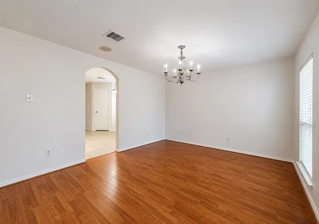 3rd image of 13 Sunnyvale Ln, Manvel, TX 77578 | MLS# 73287496
