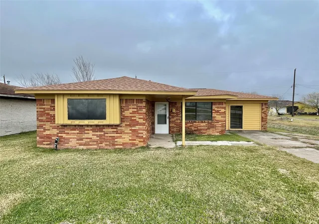 Homes for sale in Freeport, TX | 222 S Avenue G, Freeport, TX 77541 | MLS# 39120286