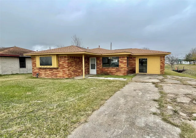 Homes for sale in Freeport, TX | 222 S Avenue G, Freeport, TX 77541 | MLS# 39120286