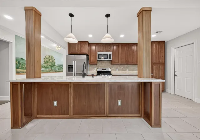 Photo 4 of Single family home for sale at 11126 Cedarhurst Dr, Houston, TX 77096 | MLS# 5266835 | Listing updated on 2026-10-04