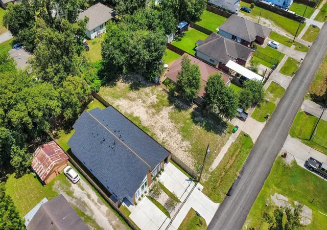 3rd image of 8113 Hamlet St, Houston, TX 77078 | MLS# 8969223