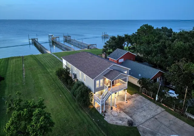 2nd image of 2534 Cliff Dr, Dickinson, TX 77539 | MLS# 95228755