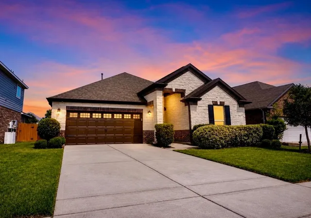 Photo 1 of Sale Pending at 15515 Amber Manor Ln, Houston, TX 77044 | MLS# 11332277 | Listing updated on 2026-09-19