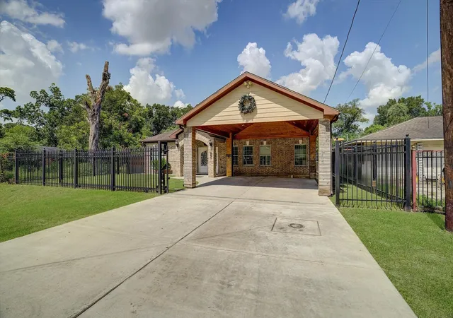 Photo 3 of Single family home for sale at 8701 Lawnridge St, Houston, TX 77016 | MLS# 64576130 | Listing updated on 2026-09-19