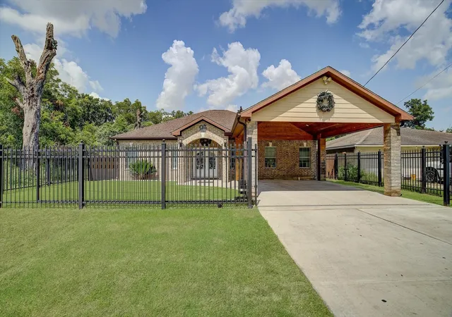 Photo 3 of Single family home for sale at 8701 Lawnridge St, Houston, TX 77016 | MLS# 64576130 | Listing updated on 2026-09-19