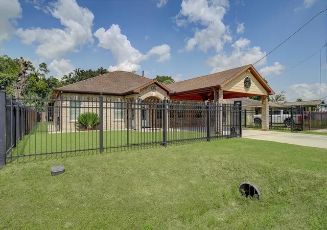 Photo 4 of Single family home for sale at 8701 Lawnridge St, Houston, TX 77016 | MLS# 64576130 | Listing updated on 2026-09-19
