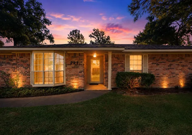 Photo 2 of Single family home for sale at 221 Maple St, Highlands, TX 77562 | MLS# 67288687 | Listing updated on 2026-09-18