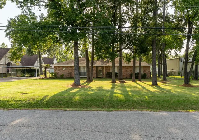 Photo 3 of Single family home for sale at 221 Maple St, Highlands, TX 77562 | MLS# 67288687 | Listing updated on 2026-09-18