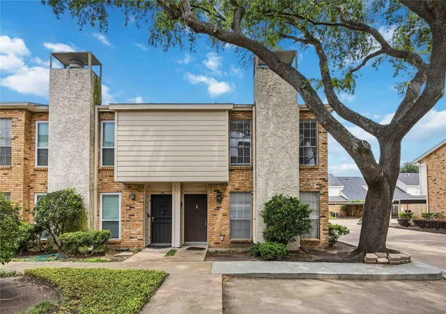 Listing Photo 1 - Condo for sale in building located at 6201 Beverlyhill St, Houston, TX 77057 - Unit #30