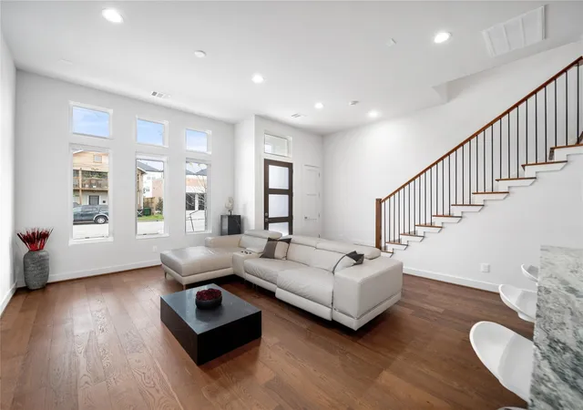 4th image of 2408 Gray St, Houston, TX 77003 | MLS# 42460500