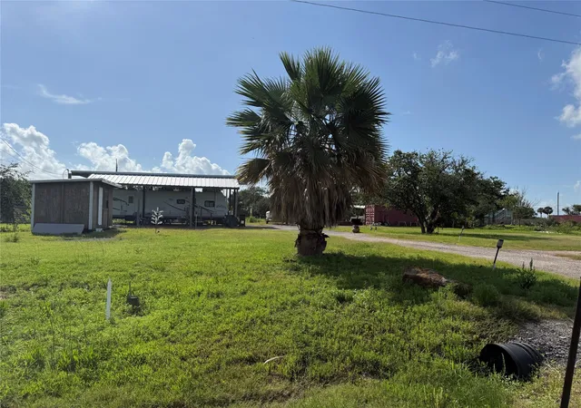 1st image of 1021 17th St, Dickinson, TX 77539 | MLS# 46275274