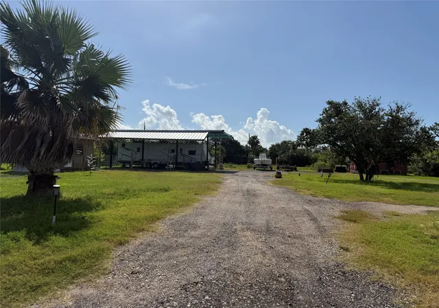 3rd image of 1021 17Th St, Dickinson, TX 77539 | MLS# 46275274