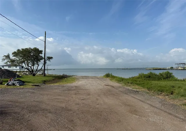 5th image of 1021 17Th St, Dickinson, TX 77539 | MLS# 46275274