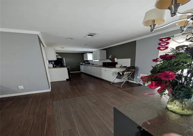 3rd image of 4822 Dalmatian Dr, Houston, TX 77045 | MLS# 10370400