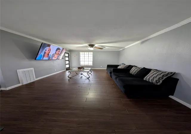 5th image of 4822 Dalmatian Dr, Houston, TX 77045 | MLS# 10370400