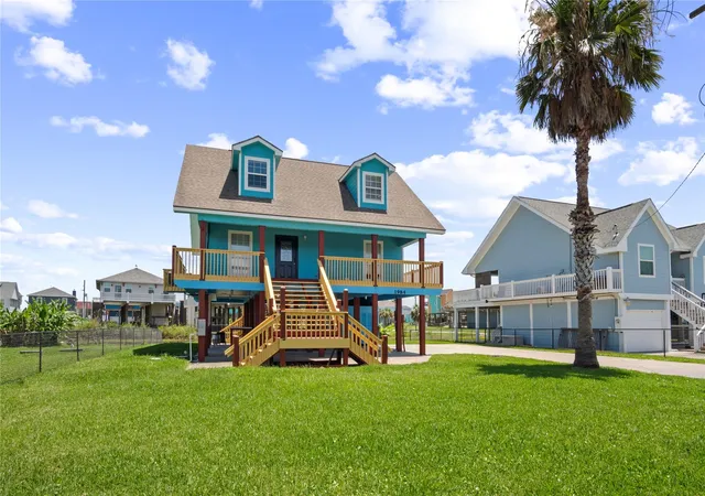 Homes for sale in Crystal Beach, TX | 1984 Matt Dr, Crystal Beach, TX 77650 | MLS# 13171037