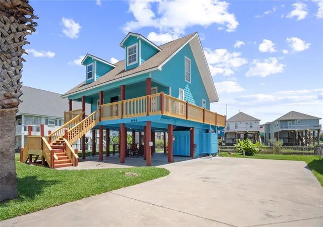 Homes for sale in Crystal Beach, TX | 1984 Matt Dr, Crystal Beach, TX 77650 | MLS# 13171037