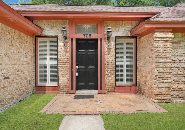 4th image of 705 Holly Springs Ct, Conroe, TX 77302 | MLS# 56775271