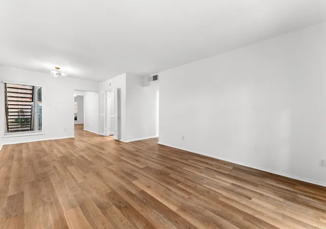 Photo 2 of Condo for sale at 2224 S Piney Point Rd #112, Houston, TX 77063 | MLS# 11180037 | Listing updated on 2026-09-11