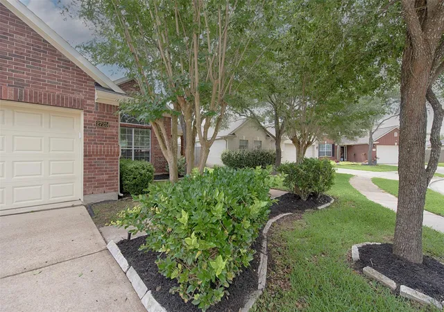 Photo 4 of Single family home for sale at 2725 Hidden Landing Dr, Pearland, TX 77584 | MLS# 66653686 | Listing updated on 2026-08-10