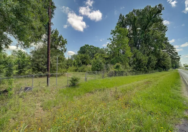 Photo 4 of Sale Pending at 398 Fm 834 Rd W, Liberty, TX 77575 | MLS# 65937365 | Listing updated on 2026-09-02