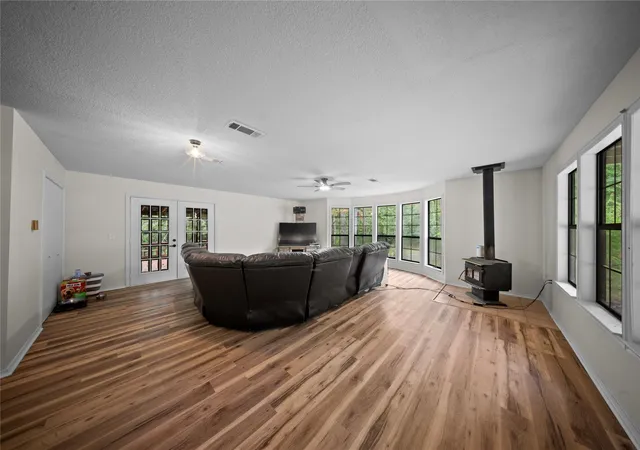 Photo 3 of Single family home for sale at 130 Hilltop Loop, Lufkin, TX 75904 | MLS# 13600777 | Listing updated on 2026-09-12