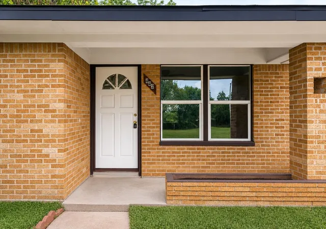 Photo 2 of Single family home for sale at 442 Glenburnie Dr, Houston, TX 77022 | MLS# 59895840 | Listing updated on 2026-08-24