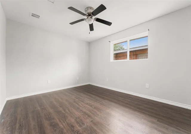 Photo 4 of Single family home for sale at 442 Glenburnie Dr, Houston, TX 77022 | MLS# 59895840 | Listing updated on 2026-08-24