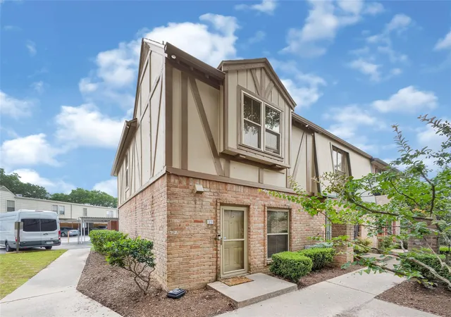 3rd image of 14703 Barryknoll Ln #23, Houston, TX 77079 | MLS# 63900486