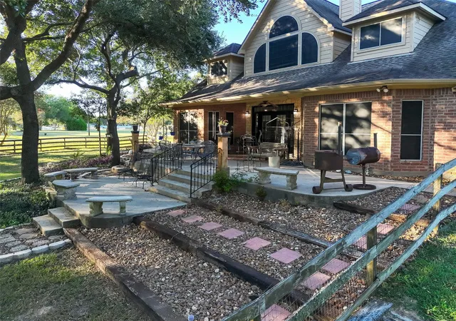 Photo 3 of Single family home for sale at 211 Brazos Hl Ln, Sealy, TX 77474 | MLS# 73679012 | Listing updated on 2026-08-27