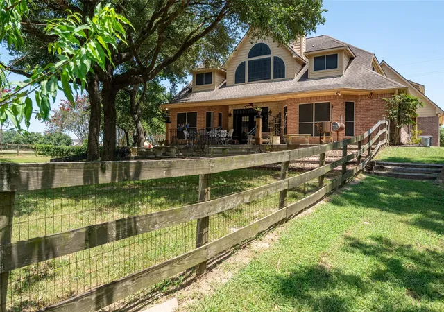 Photo 4 of Single family home for sale at 211 Brazos Hl Ln, Sealy, TX 77474 | MLS# 73679012 | Listing updated on 2026-08-27