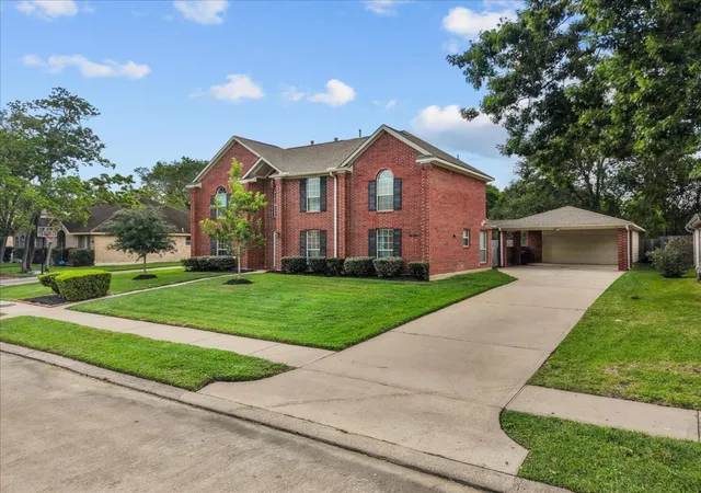 2nd image of 2112 Indian Blanket Dr, League City, TX 77573 | MLS# 98741683