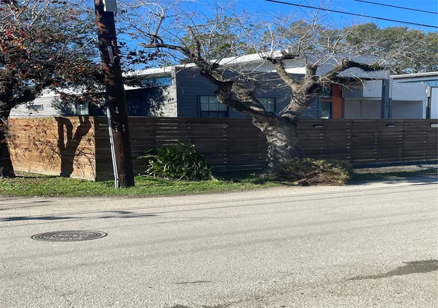 Photo 2 of Land for sale at 3015 Delia St, Houston, TX 77026 | MLS# 92618373 | Listing updated on 2026-09-16