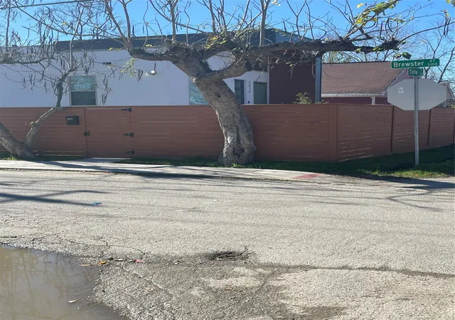 Photo 3 of Land for sale at 3015 Delia St, Houston, TX 77026 | MLS# 92618373 | Listing updated on 2026-09-16