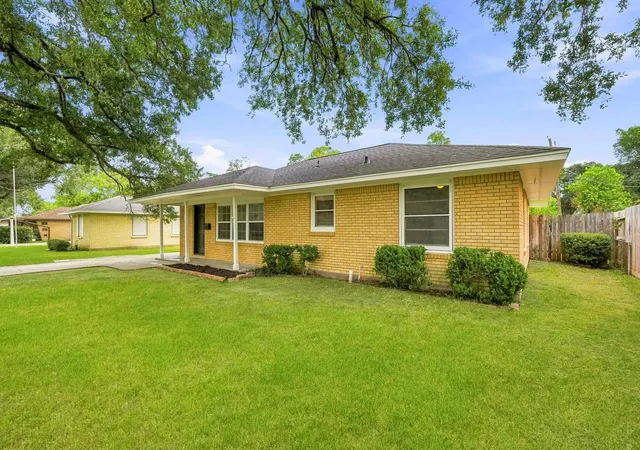 Photo 3 of Single family home for sale at 106 S Pin Oak Dr, Texas City, TX 77591 | MLS# 90252716 | Listing updated on 2026-09-01