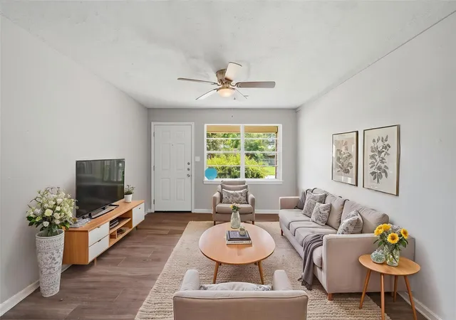 Photo 2 of Sale Pending at 7305 Yoe St, Houston, TX 77016 | MLS# 17050094 | Listing updated on 2026-09-18