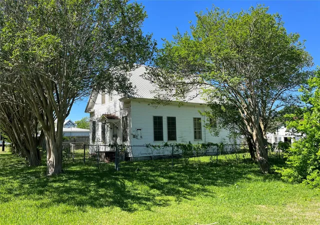 Homes for sale in New Ulm, TX | 223 Walnut St, New Ulm, TX 78950 | MLS# 19607469