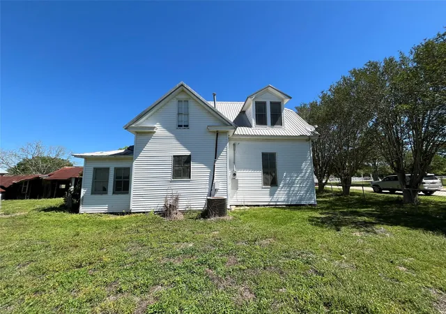 Homes for sale in New Ulm, TX | 223 Walnut St, New Ulm, TX 78950 | MLS# 19607469
