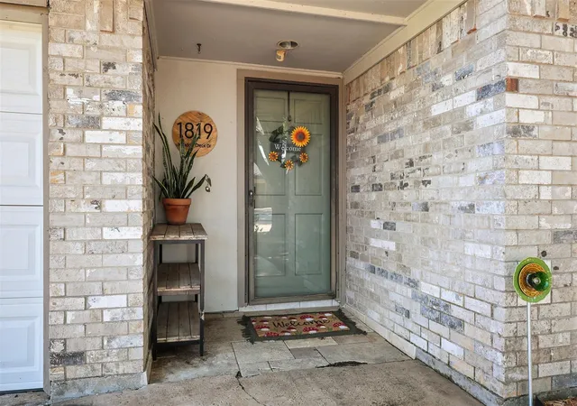 Homes for sale in Pearland, TX | 1819 Meadow Creek Dr, Pearland, TX 77581 | MLS# 75759736